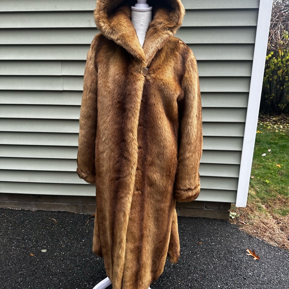 Dennis Basso Luxurious Tan long Fur Coat with hood